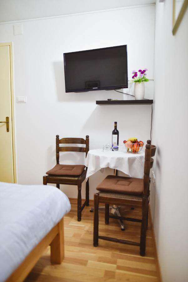 Luka'S Amber Rooms In The Center Of Trogir Exterior foto