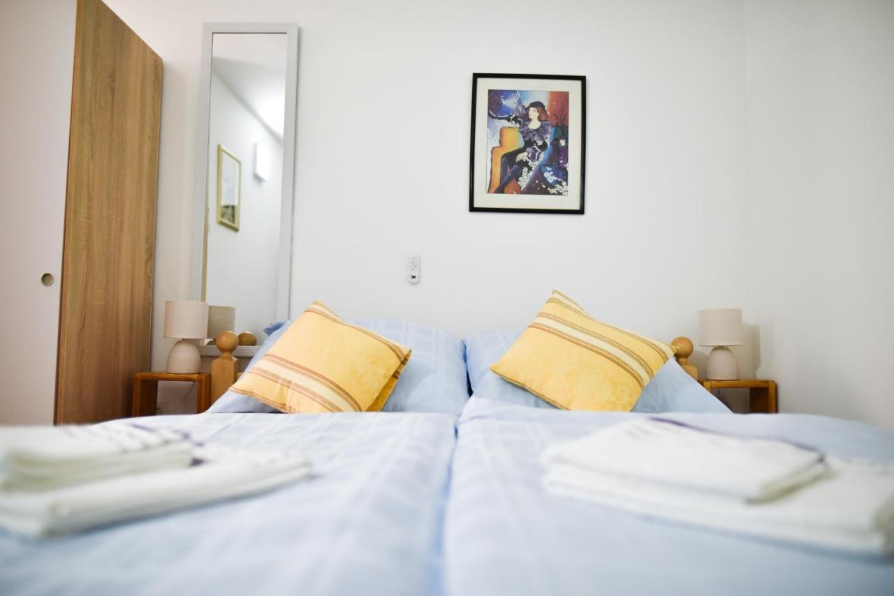 Luka'S Amber Rooms In The Center Of Trogir Exterior foto