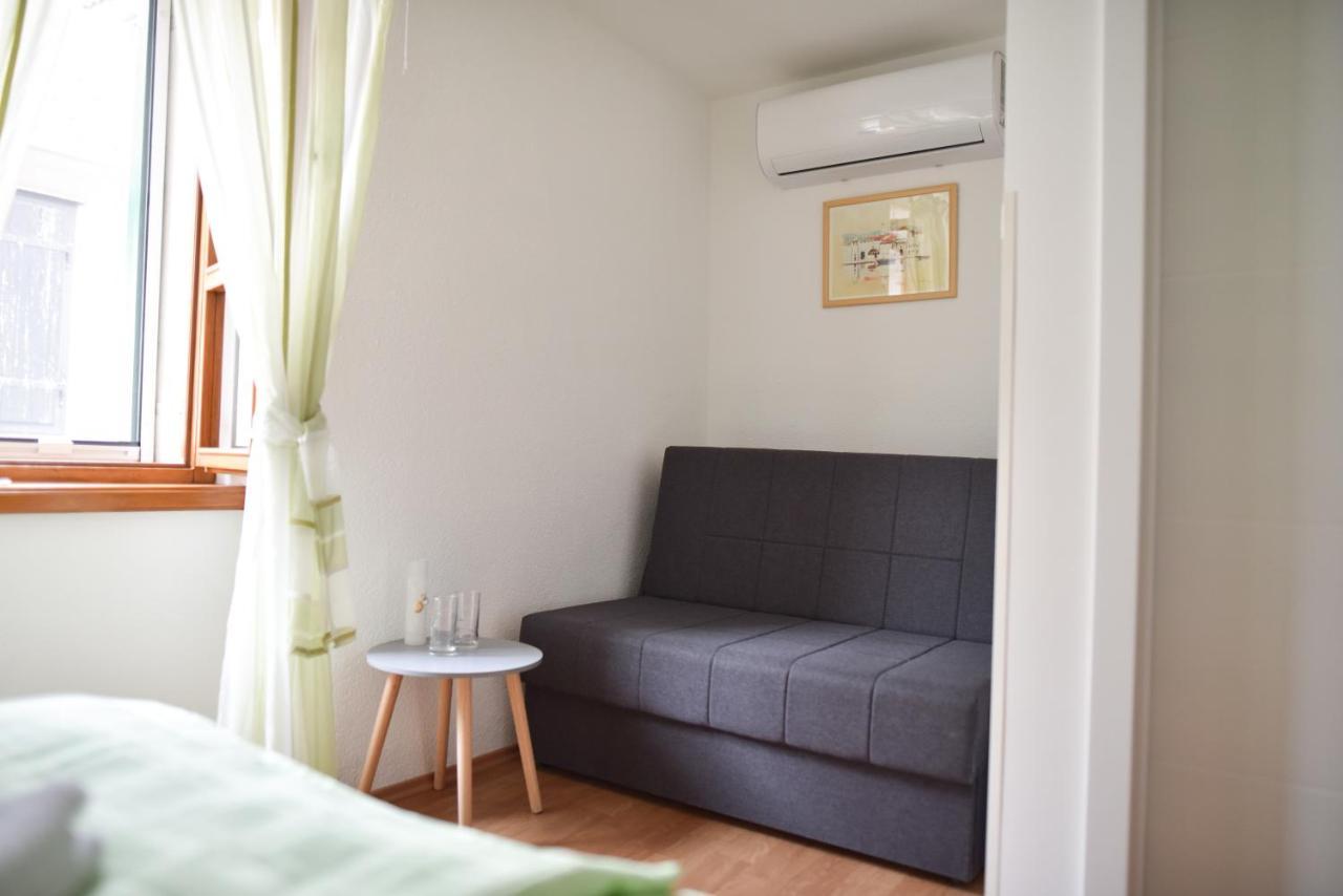 Luka'S Amber Rooms In The Center Of Trogir Exterior foto